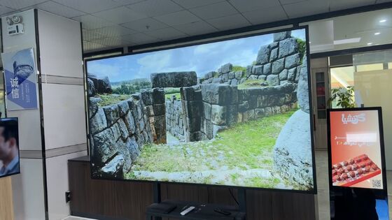 86inch 2000nits 4K Large IP55 Waterproof Outdoor TV Wall Monut
